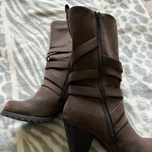 Brown Heeled Mid calf Boots - Picture 3 of 4